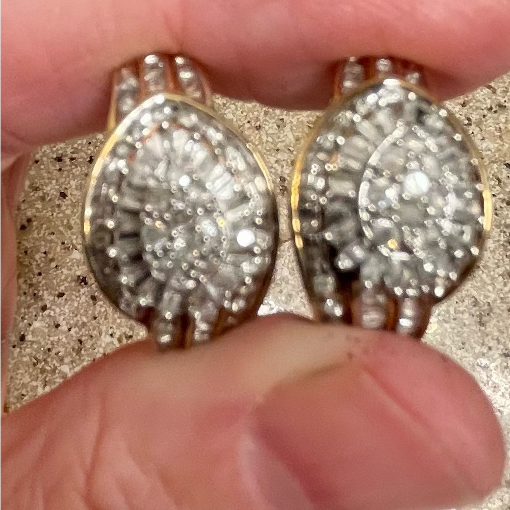 Stunning genuine diamonds set in solid 10 carat yellow gold earrings. - Picture 6 of 10